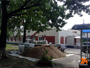 Размещение техники и материалов для производства полусухой стяжки пола | превью