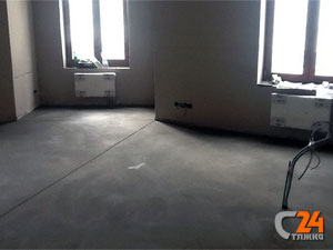 Так выглядит готовая полусухая стяжка пола в помещении котеджа