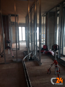 Толщина стяжки пола определяется после проведения замеров | превью