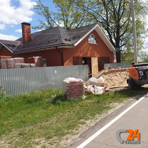 площадка с материалами для стяжки пола