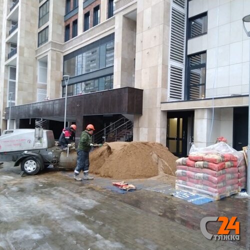 площадка с материалом для стяжки пола у «Квартал 38А»