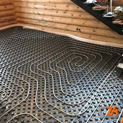 стяжка пола в в срубе из бревна