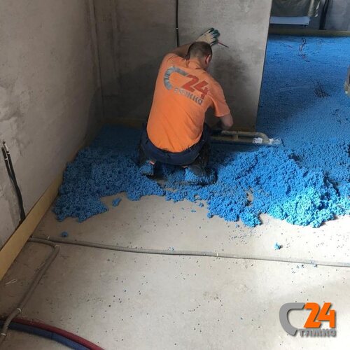 шумоизоляция пола специализированным материалом