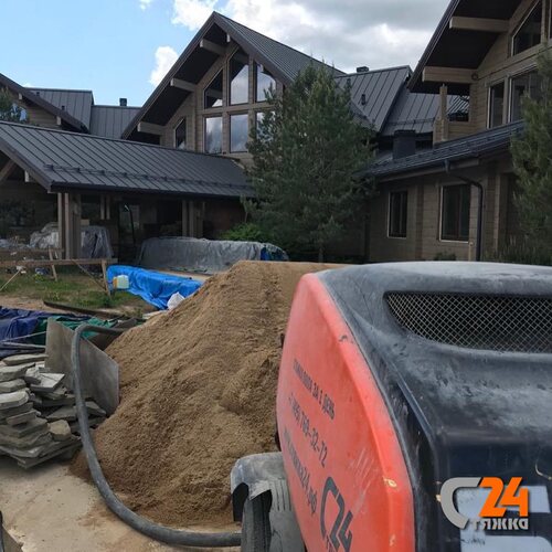 песок для полусухой стяжки пола на площадке