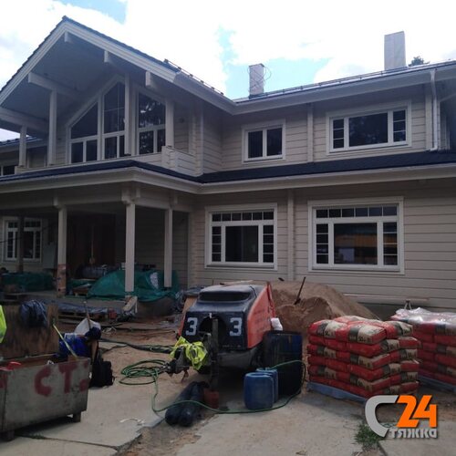 песок и цемент на площадке