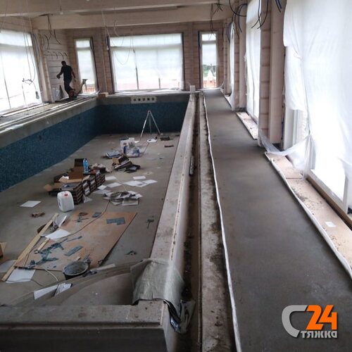 монтаж теплого пола у бассейна