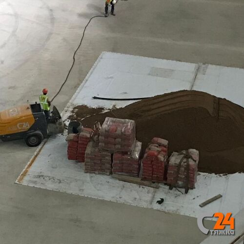 площадка с материалами для полусухой стяжки