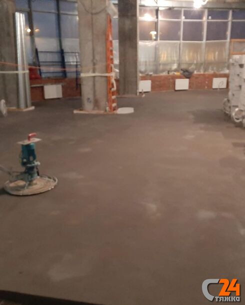 полусухая стяжка в офисе