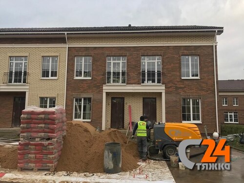 полусухая стяжка пола в таунхаусе